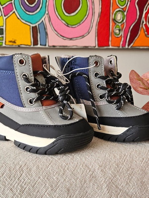 Zara Kids winter boots memory foam size 21