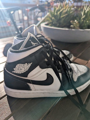 Αθλητικά Air Jordan 1 μεταχειρισμένα, παιδικά, άσπρο-μαύρο
