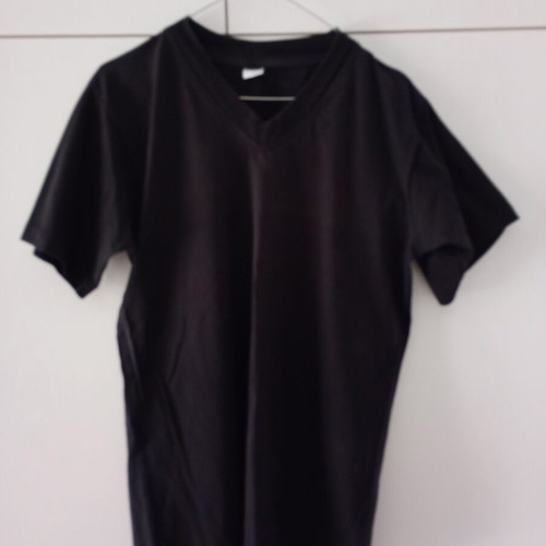 Black T-shirt sizes 47cm and Medium like new