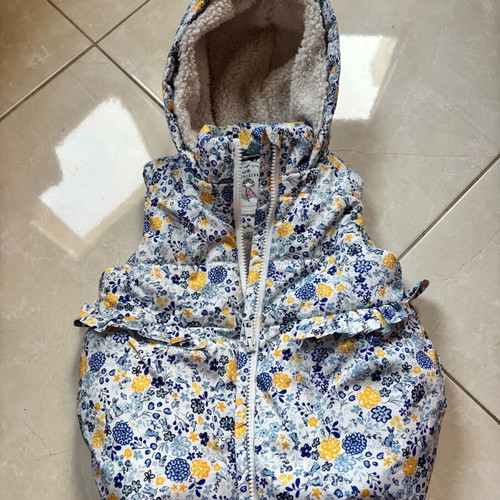 Girls' vests used, sizes 92-104 cm, 2 years old
