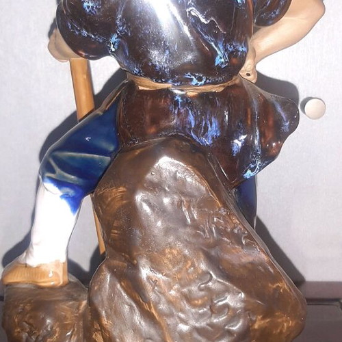 Chinese worker statue made of porcelain like new, height 26 cm