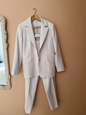 Matis suit size L new, beige