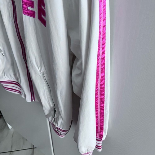 College jacket white Medium like new with zippered pockets