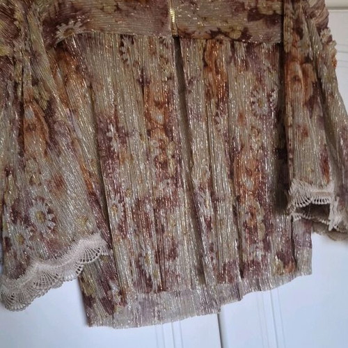 BSB cocktail blouse like new, gold with golden details
