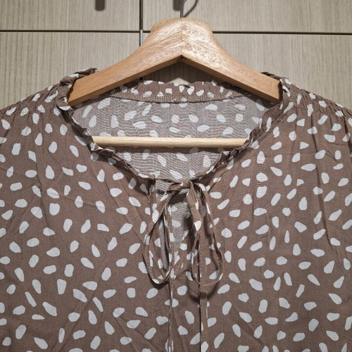 Beige polka dot shirt with neck tie new, size S/M