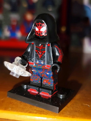 Spider-Man Miles Morales (The End Suit) σαν καινούργιο με βάση και ιστό