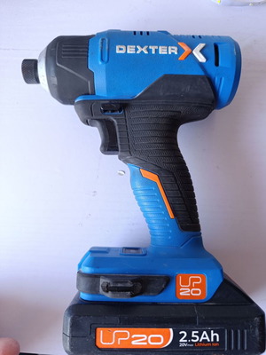 Παλμικό κατσαβίδι Dexter 20V μεταχειρισμένο με μπαταρία 2,5Ah και φορτιστή