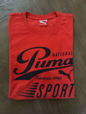 Puma Tshirt red like new, size L
