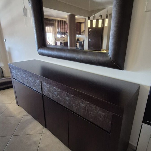 Buffet with leather details