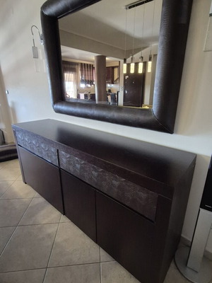 Buffet with leather details