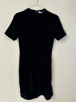 Кадифена рокля & Other Stories като ново, размер 34, черна