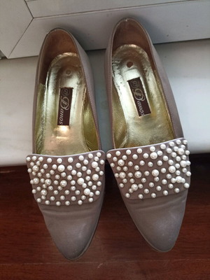 Danos fabric pumps used, beige with pearls, size 38