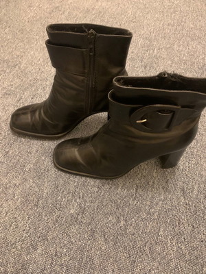 Vero Cuoio women's short black leather ankle boots used, size 39