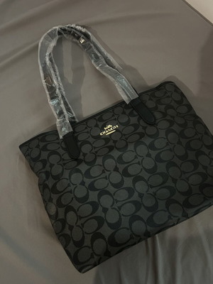 Coach shoulder bag brand new, black