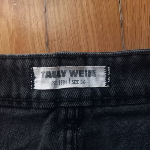 High-waisted black shorts, size S