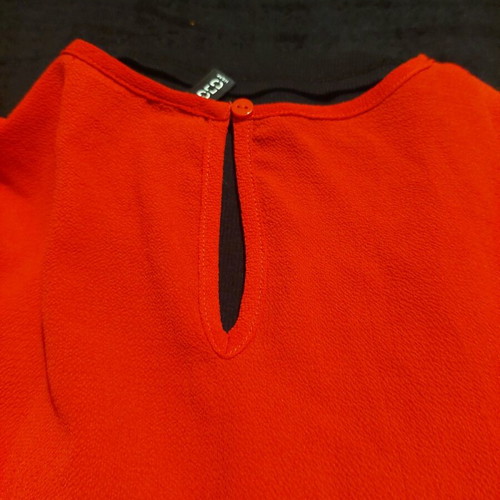 H&M red top like new with knot and elastic waist
