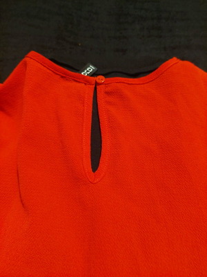 H&M red top like new with knot and elastic waist