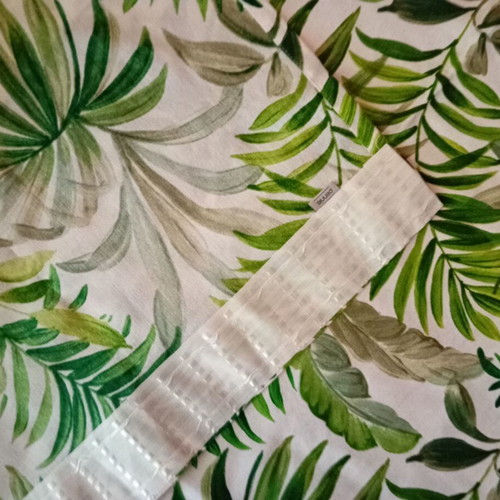 Square curtain set new, 1.28x1.30 with tape