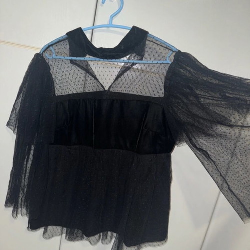 Benetton blouse with lace and velvet like new, size M
