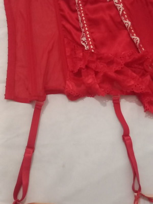 Red bustier like new, size S, missing strap