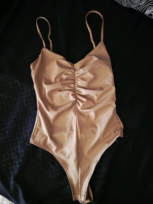 H&M beige bodysuit like new, slim fit, size S