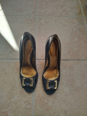 Γόβες Guess μαύρες δερμάτινες σαν καινούργιες, μέγεθος 39