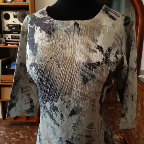 Women's printed dress like new in gray and beige