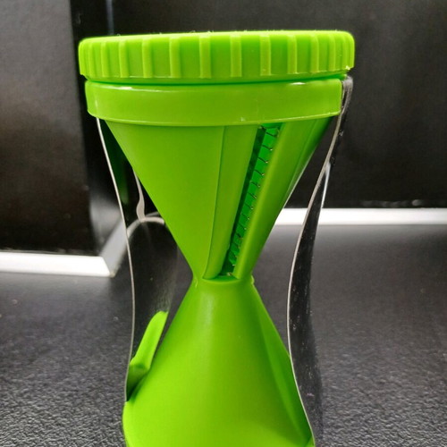 Vegetable tool new, converts vegetables into thin strips