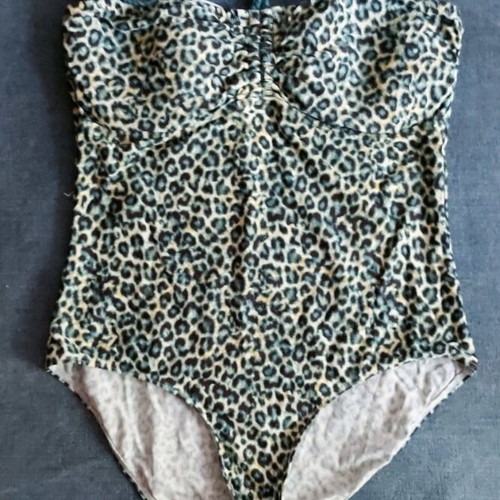 S.Oliver one-piece swimsuit in green leopard print like new