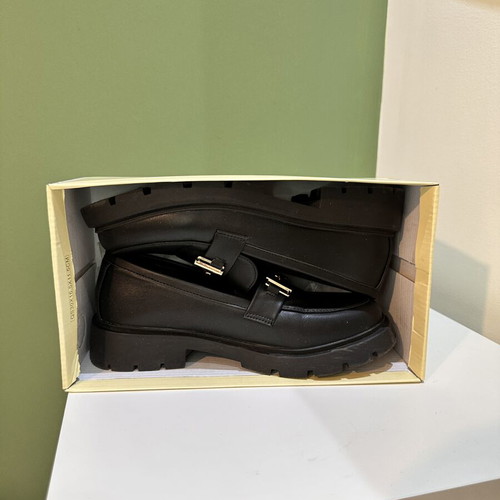 Women's black loafers with gold buckle and chunky sole size 39 like new