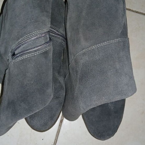 Castor boots used with ester lining and fur