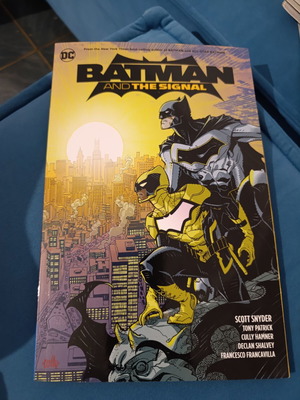Batman and The Signal DC comic like new, English