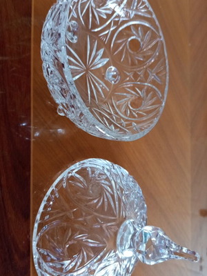 Vintage crystal bonbonniere with lid, 16cm