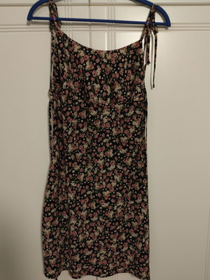 Mini floral dress size L like new with adjustable straps and side zipper