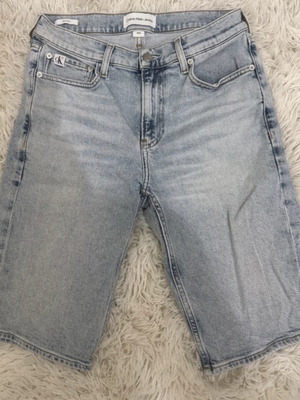 Calvin Klein βερμούδα τζιν σαν καινούργιο, μέγεθος M, γκρι