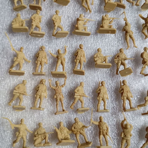 Vintage Military Figures 1/76 Scale Pack of 82, like new