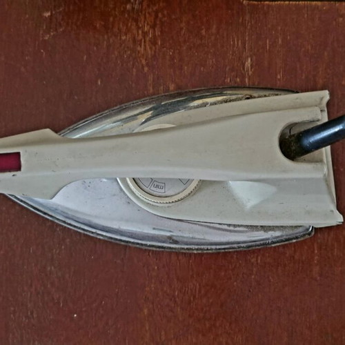 Electronic iron used