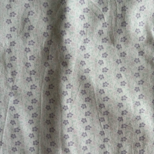Down Town crib bedding set used, cotton satin