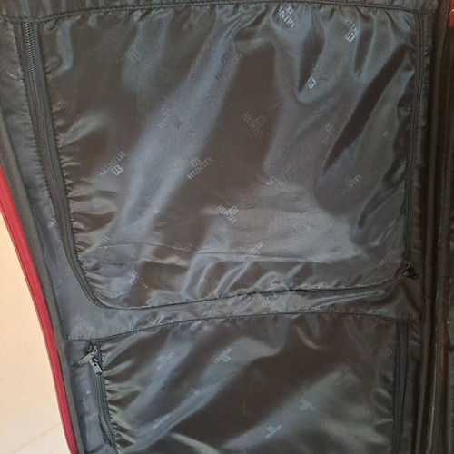 Hunter suitcase like new with leather details and large capacity