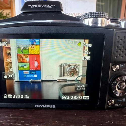 Olympus SZ31 Compact Zoom camera like new, 24x optical zoom