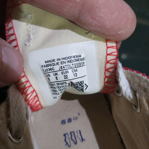 Converse red size 22 like new
