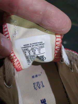 Converse red size 22 like new