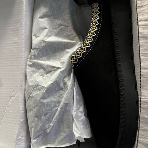 Women's black slippers new, closed design, comfortable