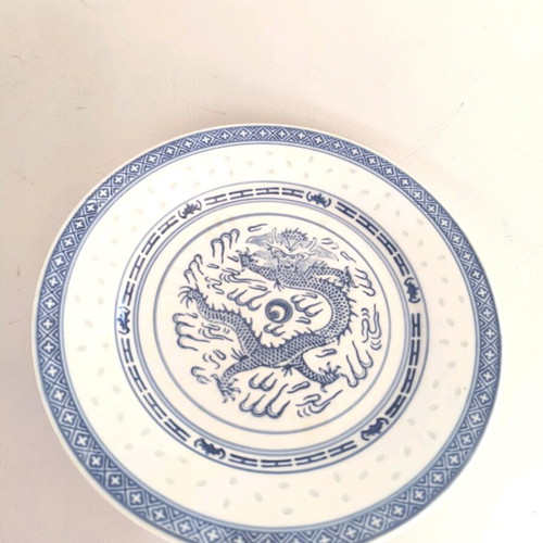 Chinese porcelain plate like new, diameter 23 cm