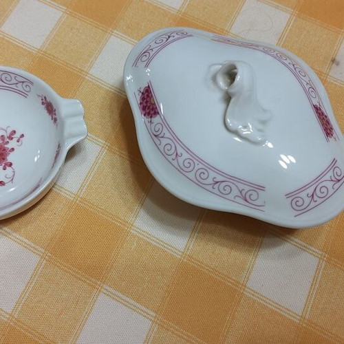 Kaiser W. Germany porcelain set like new, collectible pieces