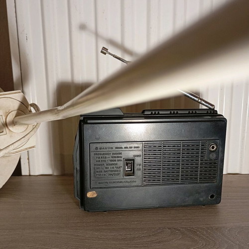 Collectible FM radio used, medium size, fully functional