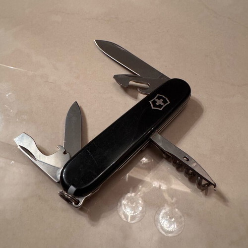 Victorinox Swiss Army Knives set of 5 like new