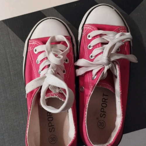 Pink athletic shoes like new, size 30