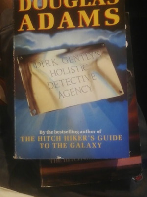 Βιβλίο Douglas Adams Dirk Gently's Holistic Detective Agency