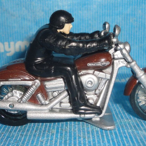 Hot Wheels Harley Davidson 1:64 scale motorcycle model, like new, rider not removable
